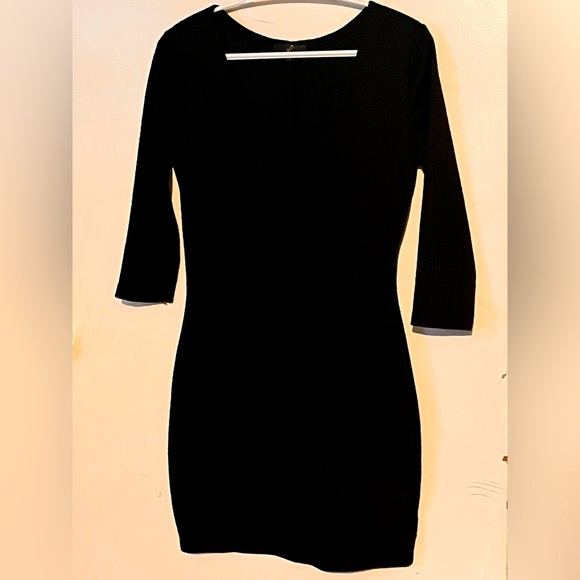 Small dark burgundy/black coloured fitted dress with 3/4 length sleeve - Picture 1 of 5